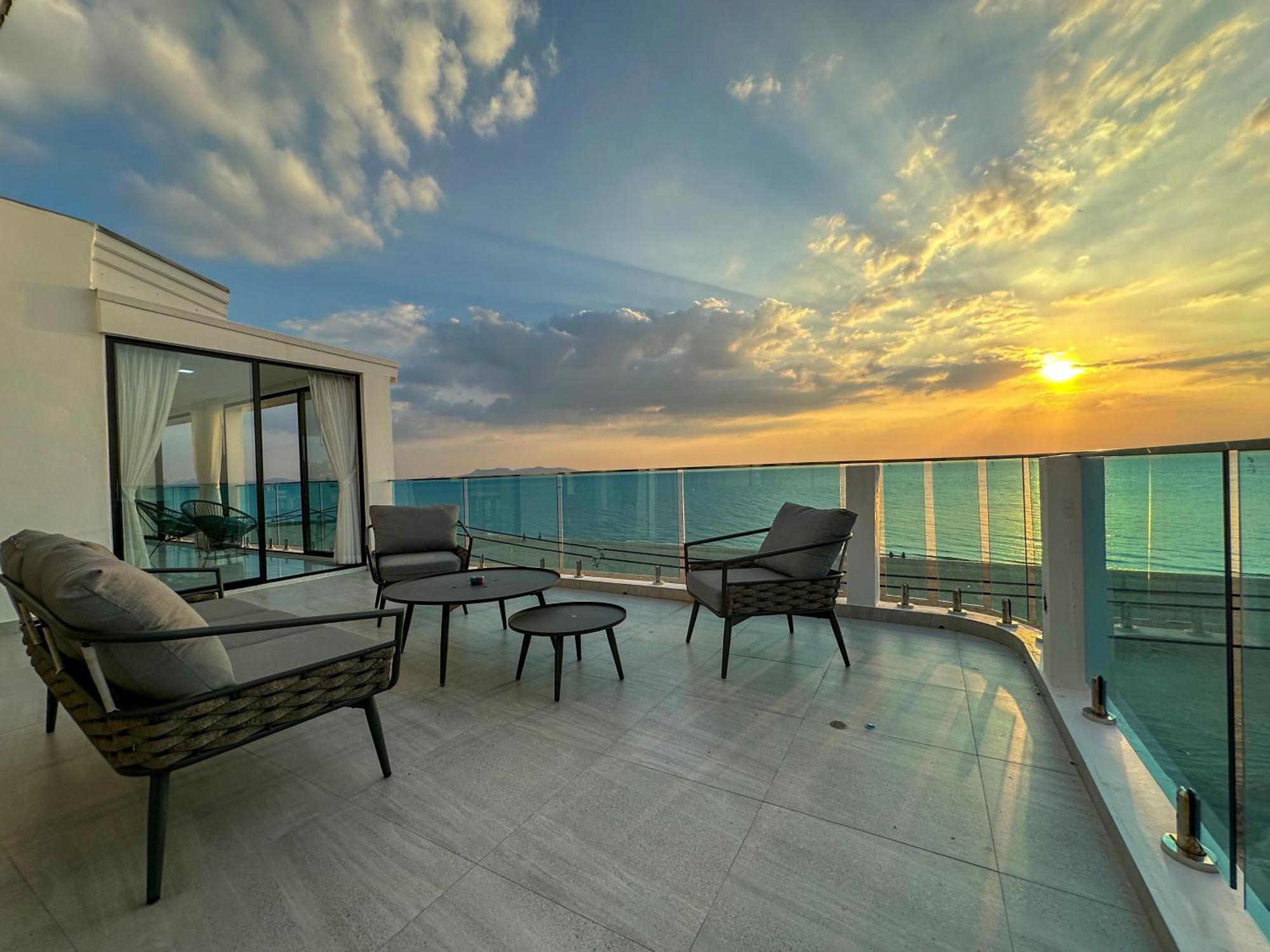 Stunning Beachfront View Luxurious Apartment 40 Jomtien Beach Exterior foto
